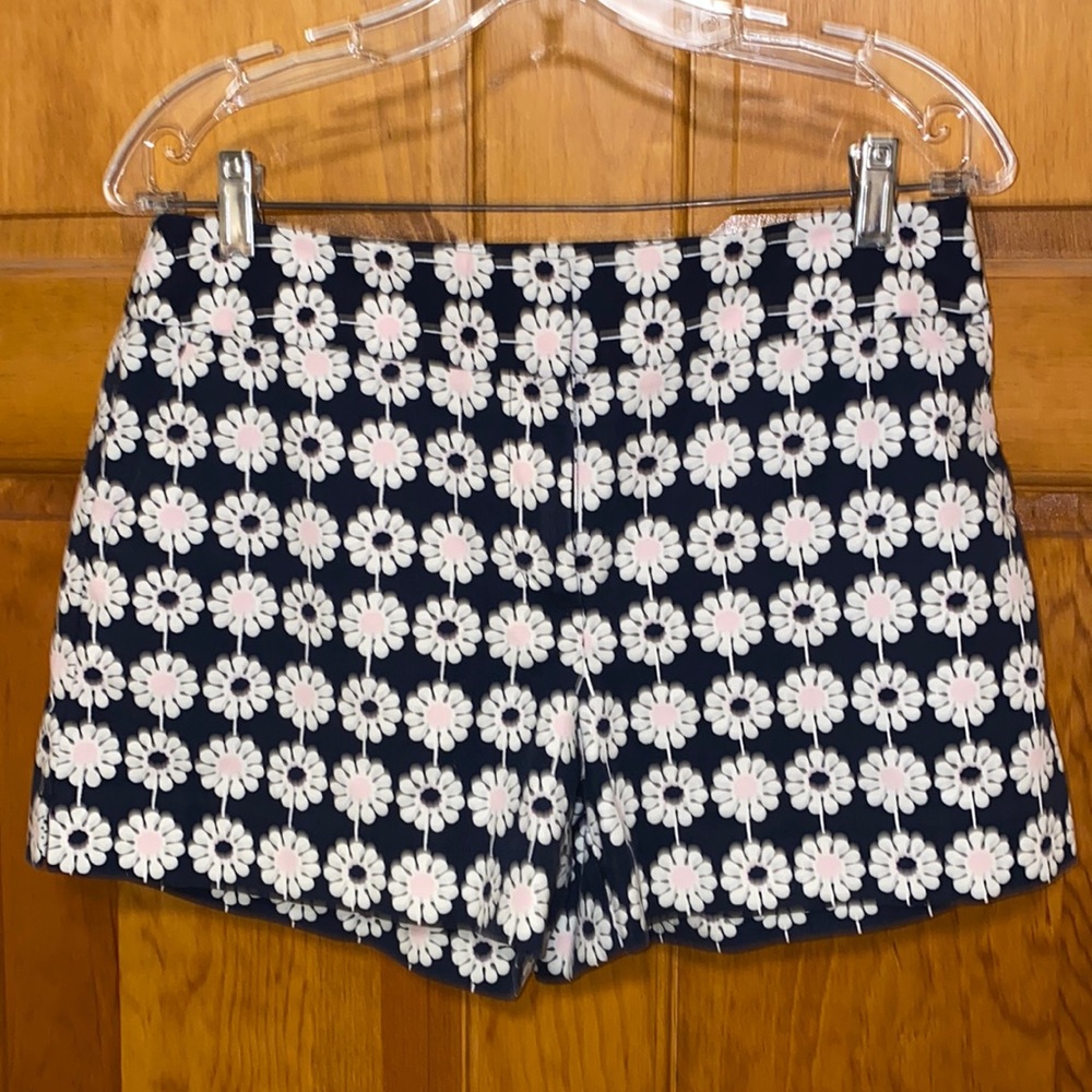 - Ann Taylor Loft Women’s Shorts Size 6-NWOTS